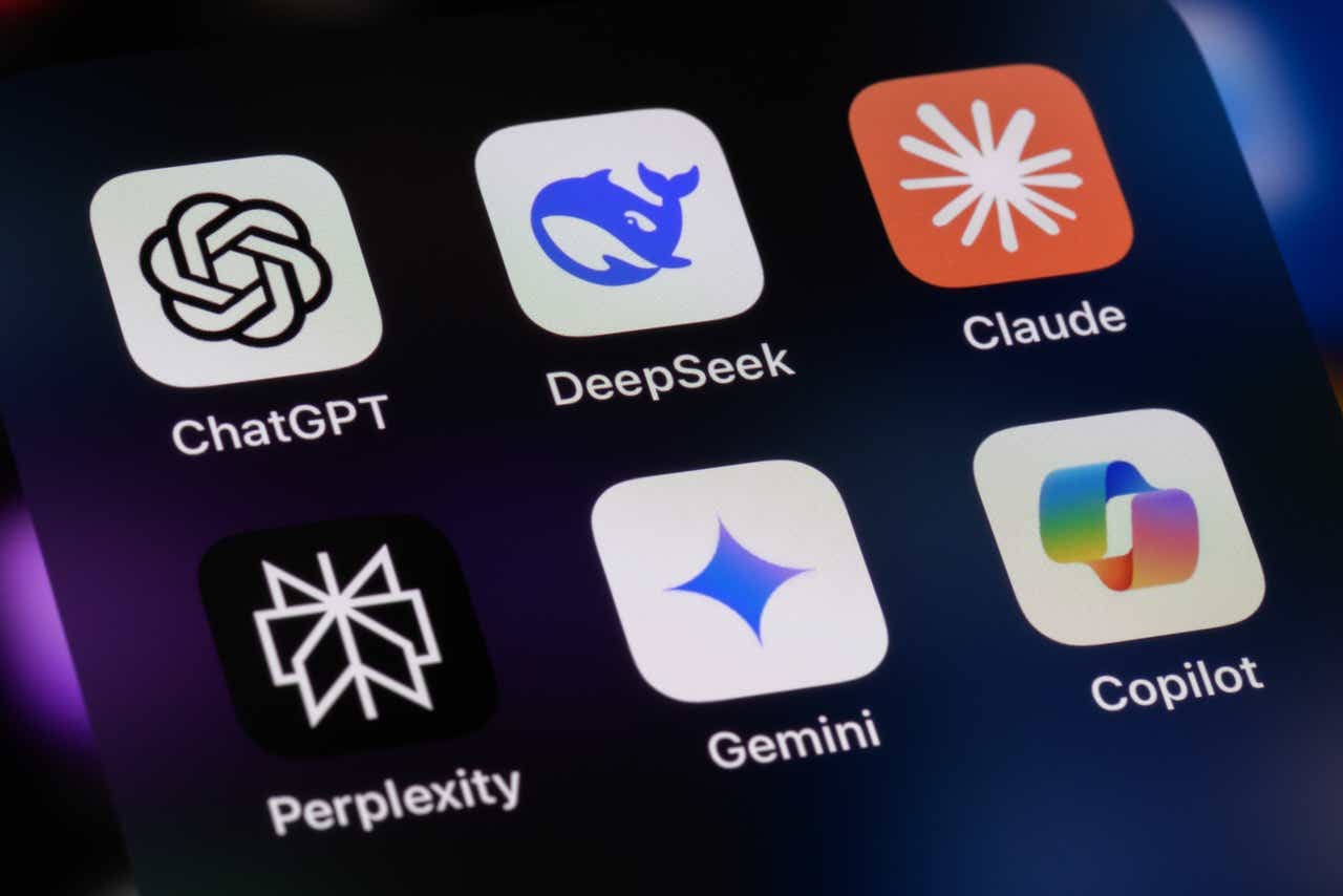 ChatGPT, YandexGPT и DeepSeek в борьбе за лидерство
