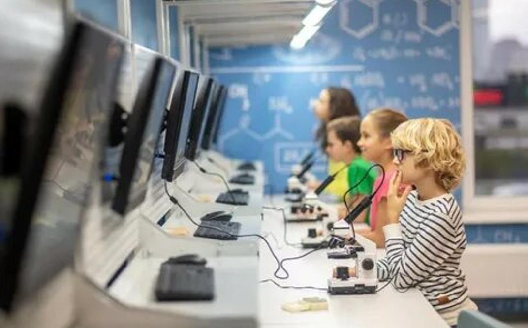 Новый взгляд на приложение для школы